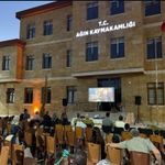 Elazığ'da açık hava sineması etkinliğine yoğun katılım