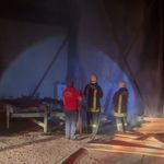 Erzincan'da kereste dükkânında yangın büyümeden söndürüldü