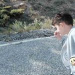 Erzincan'da minik çocuk ilk kez gördüğü yılana şaşkınlıkla baktı