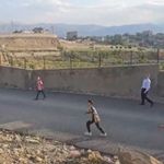 Kaymakam Hülür, sokakta top koşturan çocukların oyununa ortak oldu