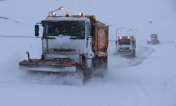 Erzincan’da kar ve tipi etkili oldu, eğitime ara verildi