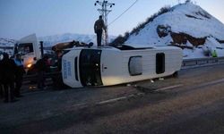 Malatya’da kontrolden çıkan minibüs devrildi: 11 yaralı