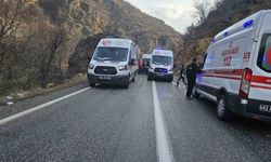 Tunceli’de  otomobil kayaya çarptı 1, ölü 5 yaralı