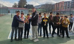 Bitlis’te tenis turnuvası kupa töreni