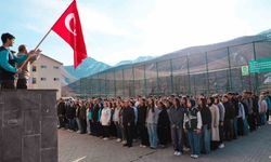 Bitlis Anadolu Lisesi'nde bayrak coşkusu