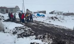 Kars’ta ekipler boynu kırılan yaşlı kadın için seferber oldu