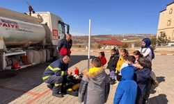 Ahlat Belediyesi’nden ilkokul öğrencilerine yangın güvenliği eğitimi