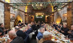 İl protokolü belediyenin iftar programında bir araya geldi