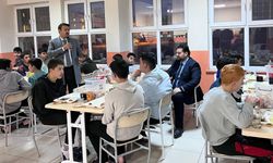 Ahlat’ta yurt öğrencileriyle iftar buluşması