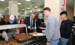 Öğrencilerle Rektör Elmastaş iftar sofrasında buluştu