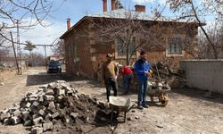 Ahlat’ta yol yapım çalışmaları devam ediyor