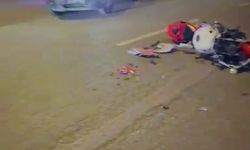 Motosiklet ile otomobil kafa kafaya çarpıştı