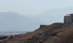 Toz bulutu Cilo dağlarını adeta kaybetti