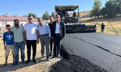 Adilcevaz köy yollarında sıcak asfalt çalışmaları başladı