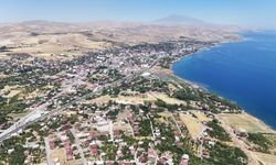 Ahlat’ın yaz güzelliği havadan görüntülendi