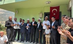 Mezrada yapımı tamamlanan cami ve taziye evi ibadete açıldı
