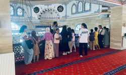 Ahlat’ta kız Kur’an kursu öğrencilerinden cami ziyareti