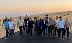 Bitlis Valisi Karakaya, Adilcevaz’daki asfalt çalışmalarını inceledi