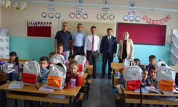 Adilcevaz Belediyesi’nden öğrencilere kırtasiye desteği