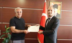 Elazığ’da sigarayı bırakan 2 vatandaşa ‘Teşekkür Belgesi’ verildi