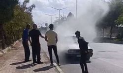 Muş’ta seyir halindeki otomobil yandı