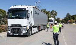 Van’da usulsüz park yapan tırlara yönelik denetim yaptı