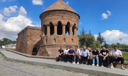 Bingöl’den gelen özel bireyler Ahlat’ın tarihini keşfetti