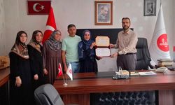 Adilcevaz’da iki öğrenci hafızlık belgesini aldı