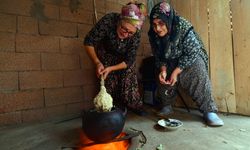 Ahlat’ta tandırda halise geleneği sürdürülüyor