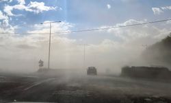 Adilcevaz-Ahlat yolunda toz bulutu sürücülere zor anlar yaşattı