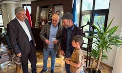 Temizlik personeli buldu, başkan teslim etti: İşçinin dürüstlüğü takdir topladı