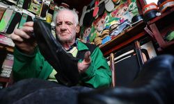 Babasından devraldı, 2 metrekarelik barakada 45 yıldır sürdürüyor