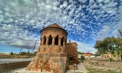 Ahlat kümbetlerinde bulut şöleni