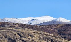 Tatvan’ın yüksek kesimleri beyaza büründü