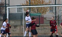 Ağrı kadın futbol takımından 5-0’lık zafer