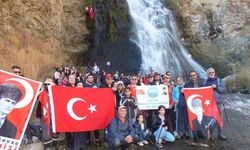 Kars’ta 100 dağcı Susuz Şelalesi’ne yürüdü