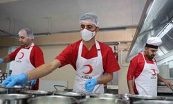 Türk Kızılay Elazığ Şubesi’nden 200 ihtiyaç sahibine sıcak yemek