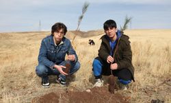 Ahlat’ta “Maziden Atiye” programı kapsamında öğrenciler fidan dikti