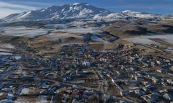 Süphan'ın eteğindeki Aydınlar Beldesi dronla görüntülendi