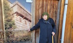 90 yaşındaki Fikriye nine manileriyle gönülleri fethediyor