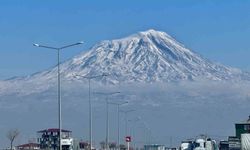 Ağrı Dağı muhteşem görünümüyle büyülüyor