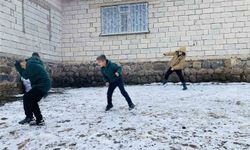 Ağrı'da çocuklar karın tadını doyasıya çıkardı