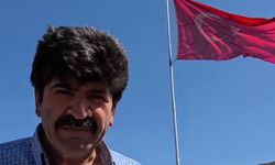 ‘Bayrak adam’ın bitmeyen vatan aşkı: Her tepeye bir Türk bayrağı