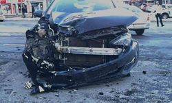 Bitlis'te otomobil ile motosikletin çarpıştığı kazada 1 kişi yaralandı