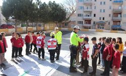 Çayırlı'da öğrenciler trafik güvenliği eğitimi ile bilgilendirildi