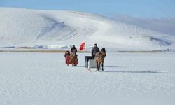 Çıldır Gölü’nde kış sezonu açıldı, atlı kızaklar buz üstüne çıktı