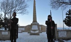 Dondurucu soğukta vefa: Sarıkamış şehitleri için saygı nöbeti