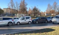 Elazığ'da buzlanan yolda 6 araç kazaya karıştı