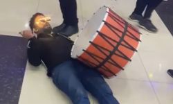 Elazığ’daki düğünde davulcu hünerlerini sergiledi