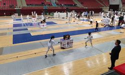 Elazığlı Elif Reyyan eskrimde Türkiye şampiyonu oldu